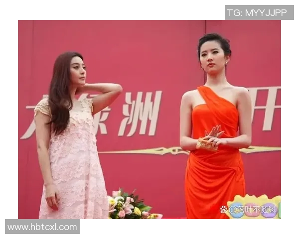 刘亦菲与足球明星同框高清图片分享展现运动与美丽的完美结合